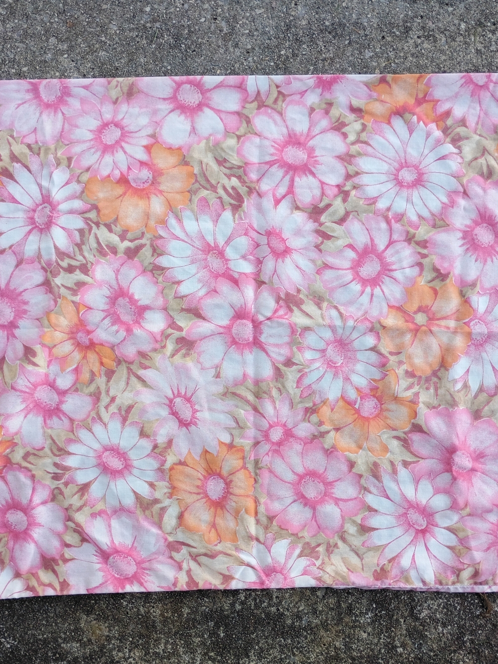 Vintage Cannon Monticello "ALOHA" Hot Pink Daisy Floral Standard Pillowcase